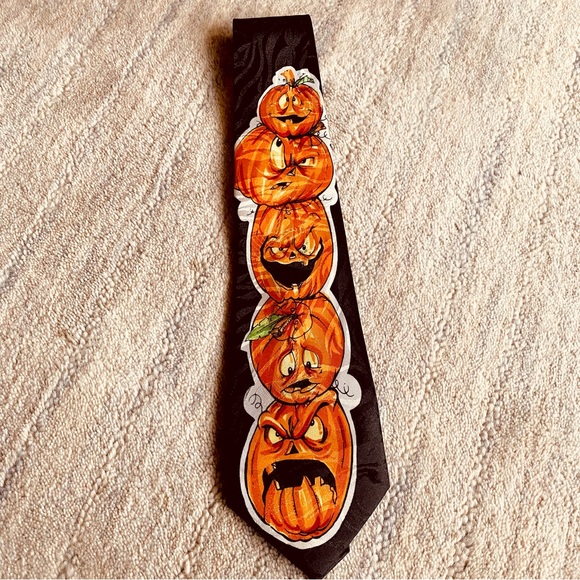 A. Rogers 100% Polyester Halloween Jack O Lanters/Pumpkins Tie - Picture 2 of 11